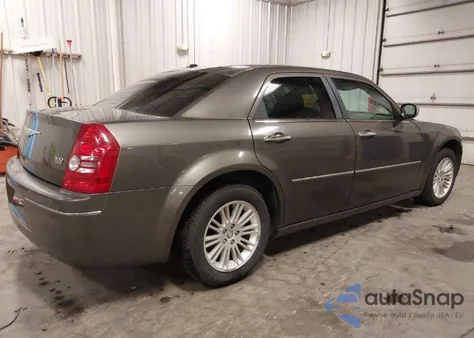 2010 Chrysler 300 Touring/Signature Series/Executive Series из США, поврежденный, VIN 2C3CA5CV8AH241711